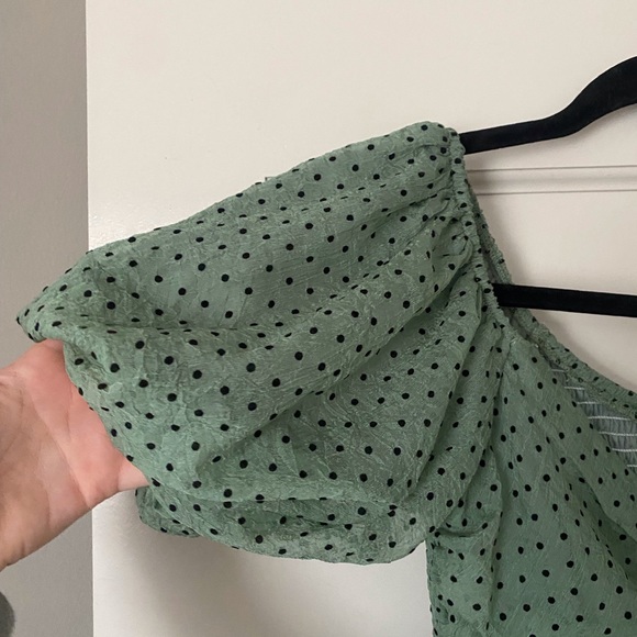 Green polka dot cropped ruched top - Picture 6 of 8
